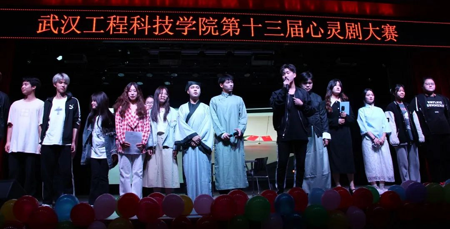 心灵剧《孔乙己脱不下的长衫》