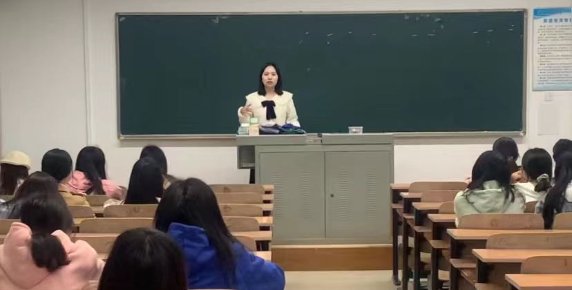 紧绷安全之弦 诚信应对考试 人文学院组织开展主题班会活动