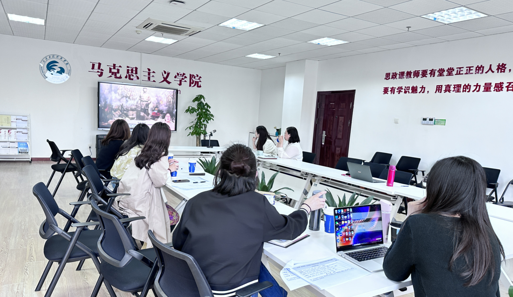 马克思主义学院第二届求是杯思政课实践教学大赛  —“红色筑梦·党在湖北的足迹”大学生导游讲解大赛复赛成功举办