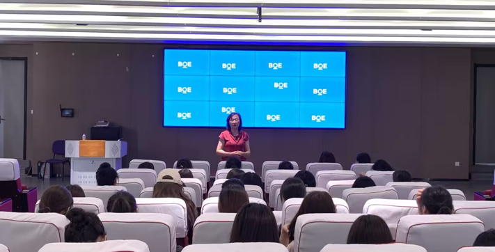 敏于发现 勇于面对 罗新兰老师为人文学院2022级女生进行心理健康专业知识讲座