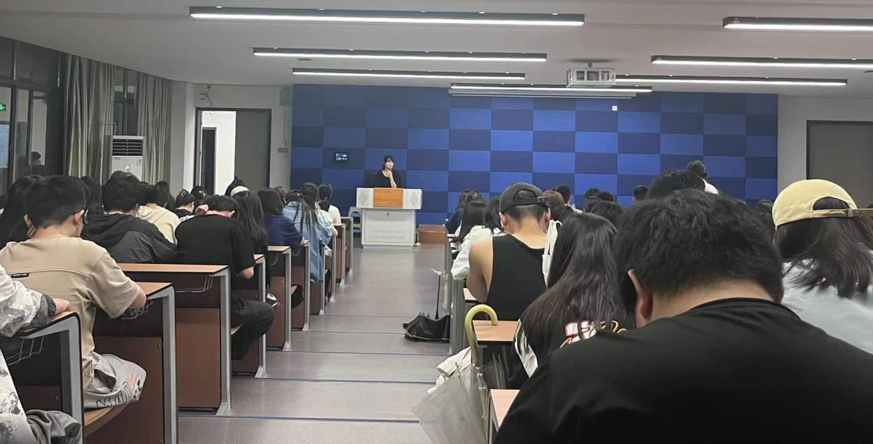 谨防诈骗驻防线 文明守纪护成长 人文学院组织开展主题班会活动