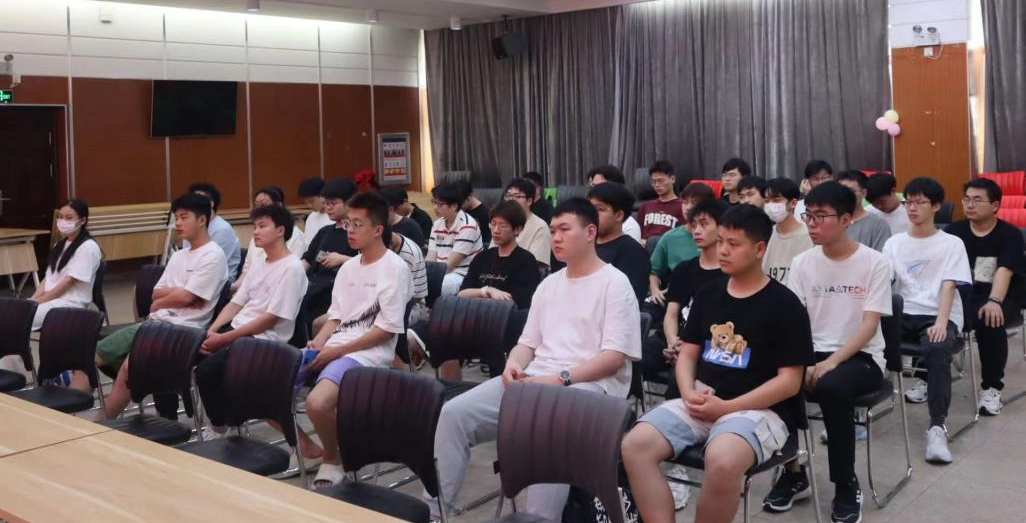 青春风华正茂 参军无上光荣 | 我校人文学院举行2023年征兵宣讲会