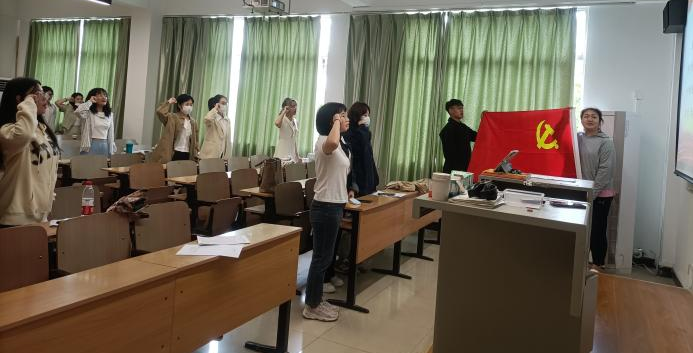 人文学院学生第三党支部2023上半年预备党员转正暨接收大会顺利召开