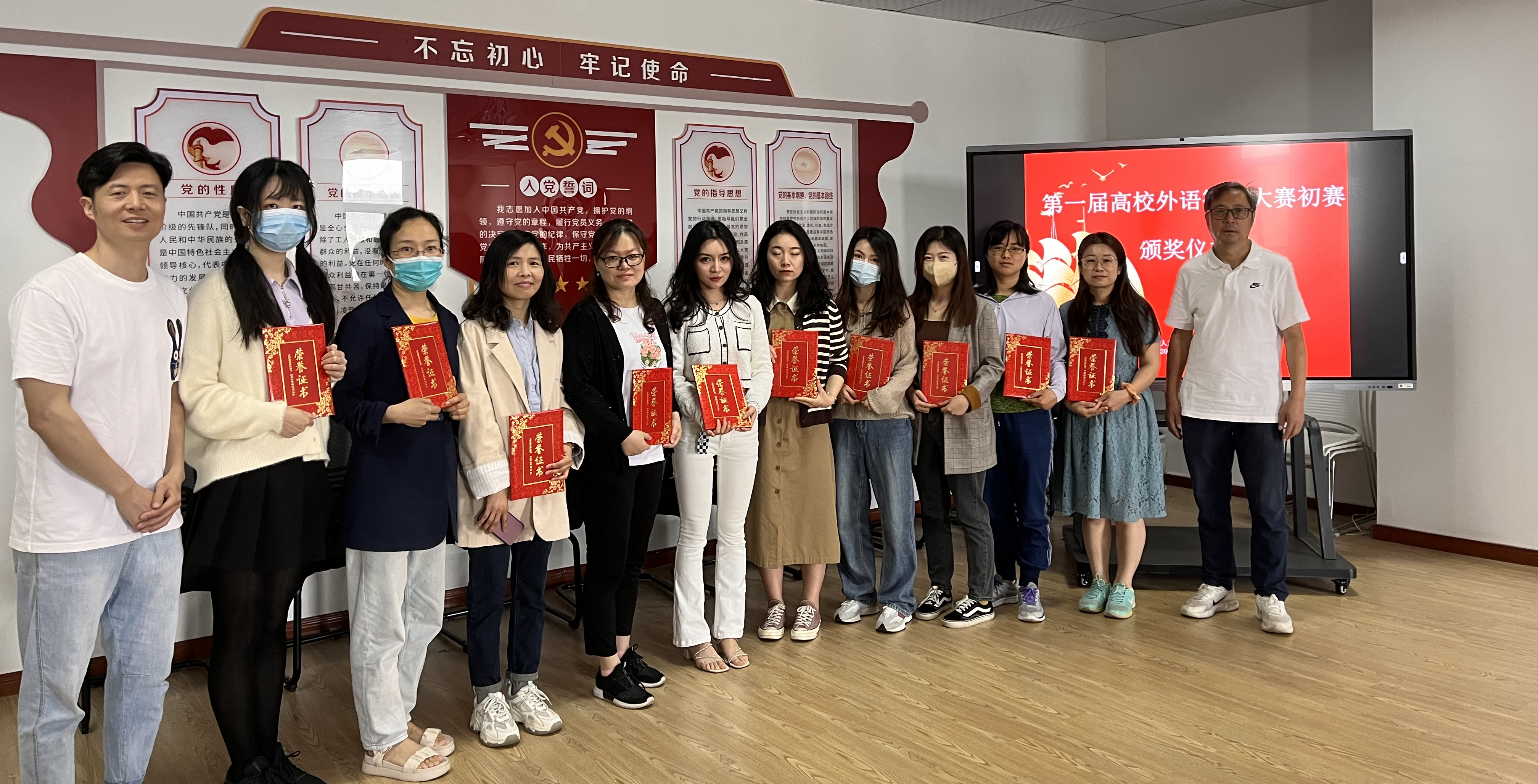 人文学院第一届高校外语微课大赛初赛颁奖仪式顺利举行