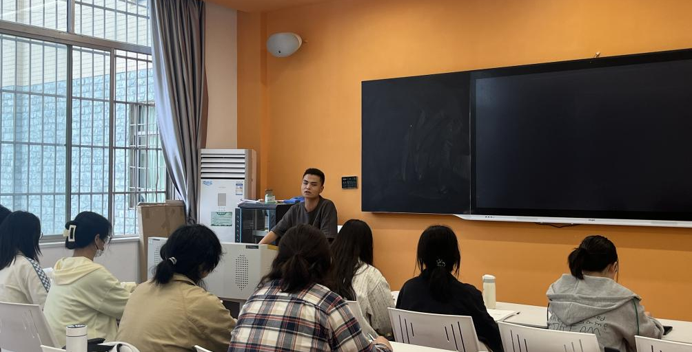 作家进校园 文学润心田| 江夏区作协作家于人文学院开展主题讲座