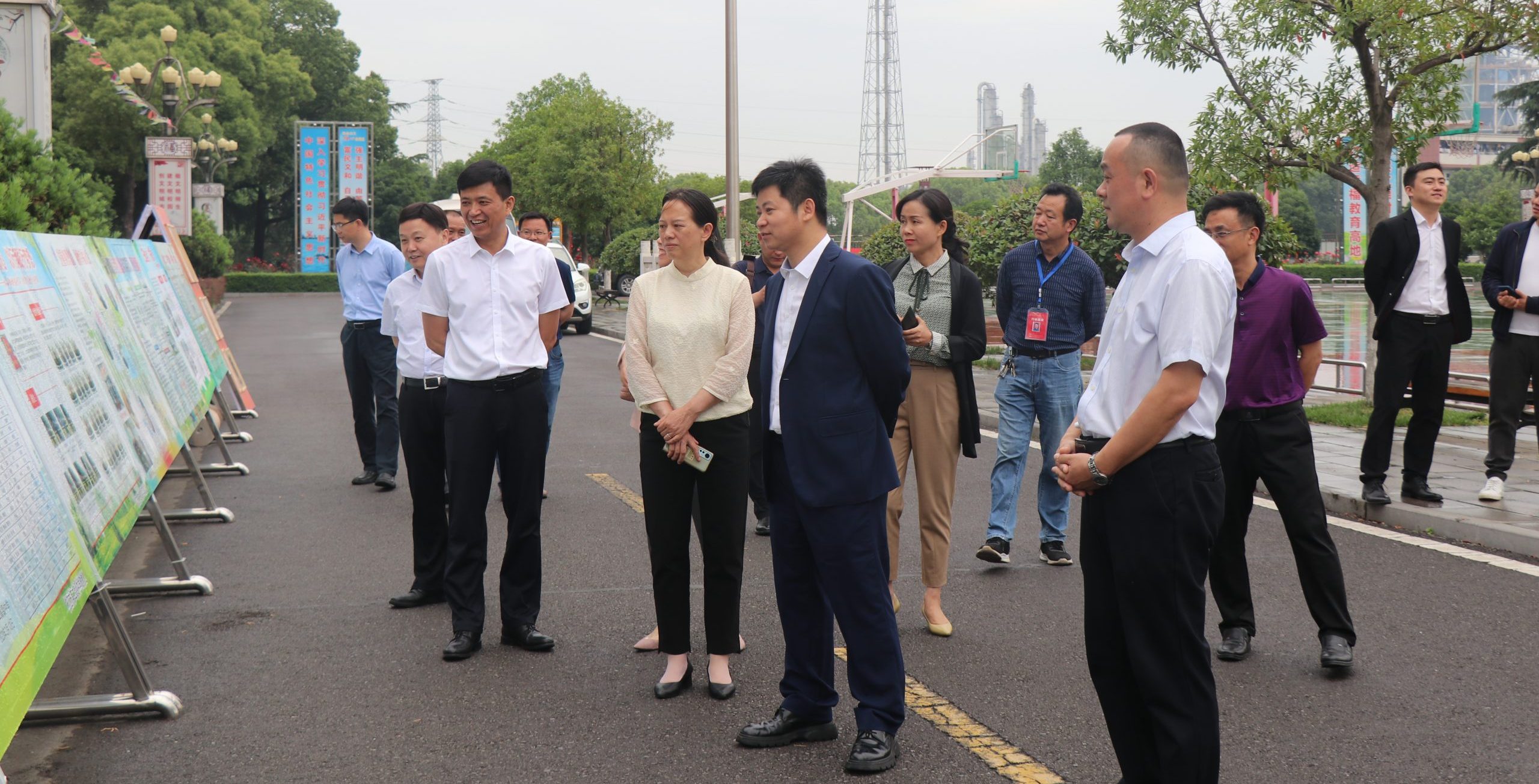 学校副董事长王加青带队前往枝江调研校地合作