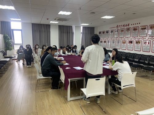 经济与管理学院各系就“两个文件”组织学习研讨会