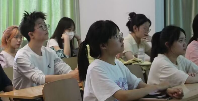 防范电信诈骗 共建平安校园 | 我校经济与管理学院举办反诈宣讲会