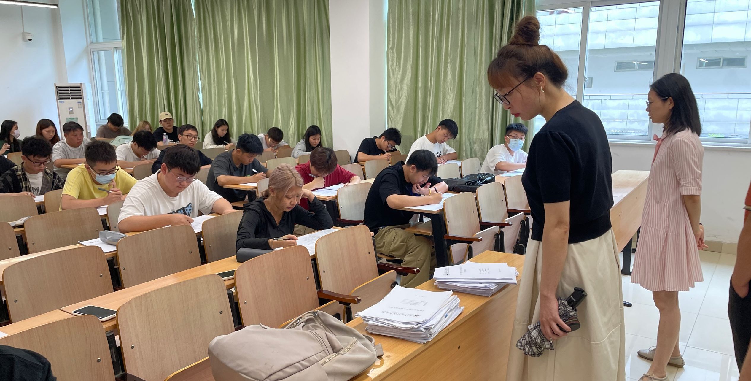 机械与工程学院领导深入期末考试现场巡考