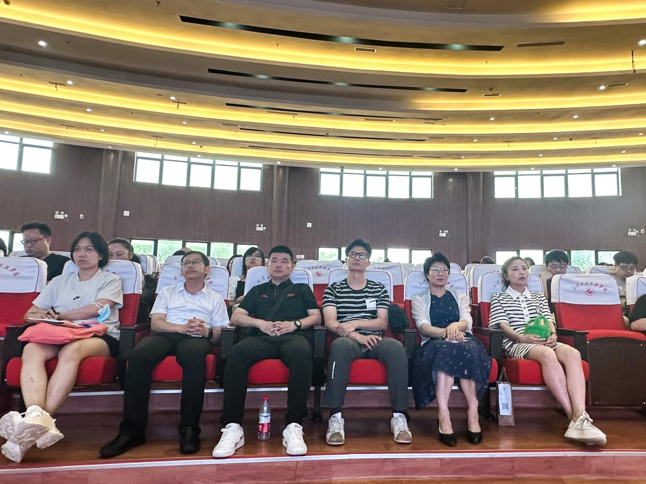 人文学院就“如何制定人才培养方案和课程教学大纲”召开学习会