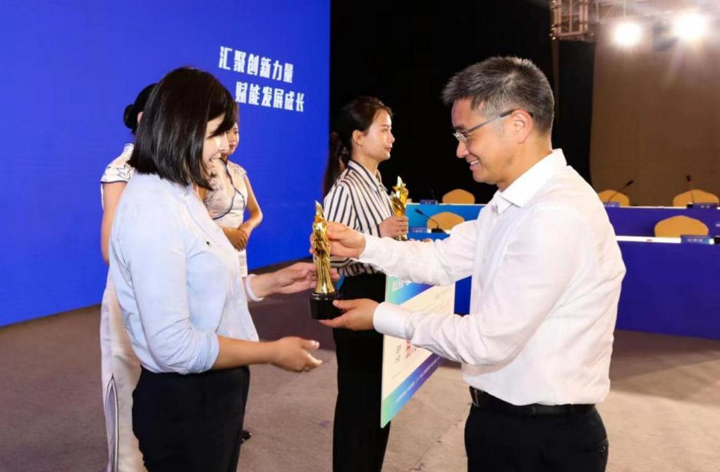 喜报丨马院教师团队斩获湖北省人力资源服务  创新创业大赛一等奖