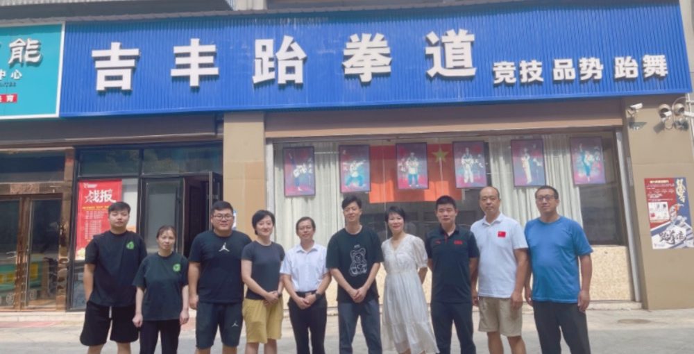 武汉工程科技学院人文学院开展暑期走访慰问活动