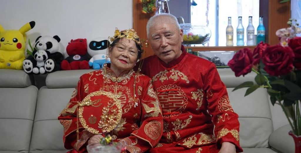 【新华网】大学生“拍照小队”为山村老人留下影像记忆