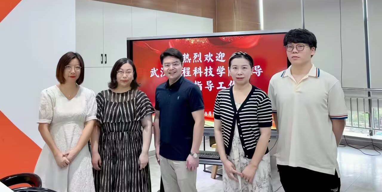 马克思主义学院开展暑期走访慰问活动