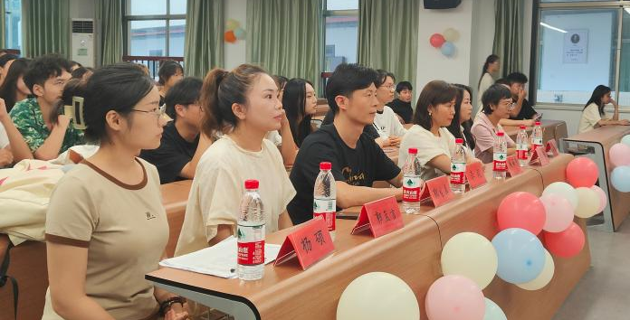 今朝启程 高处相见丨武汉工程科技学院人文学院举行2023级专升本入学教育讲座
