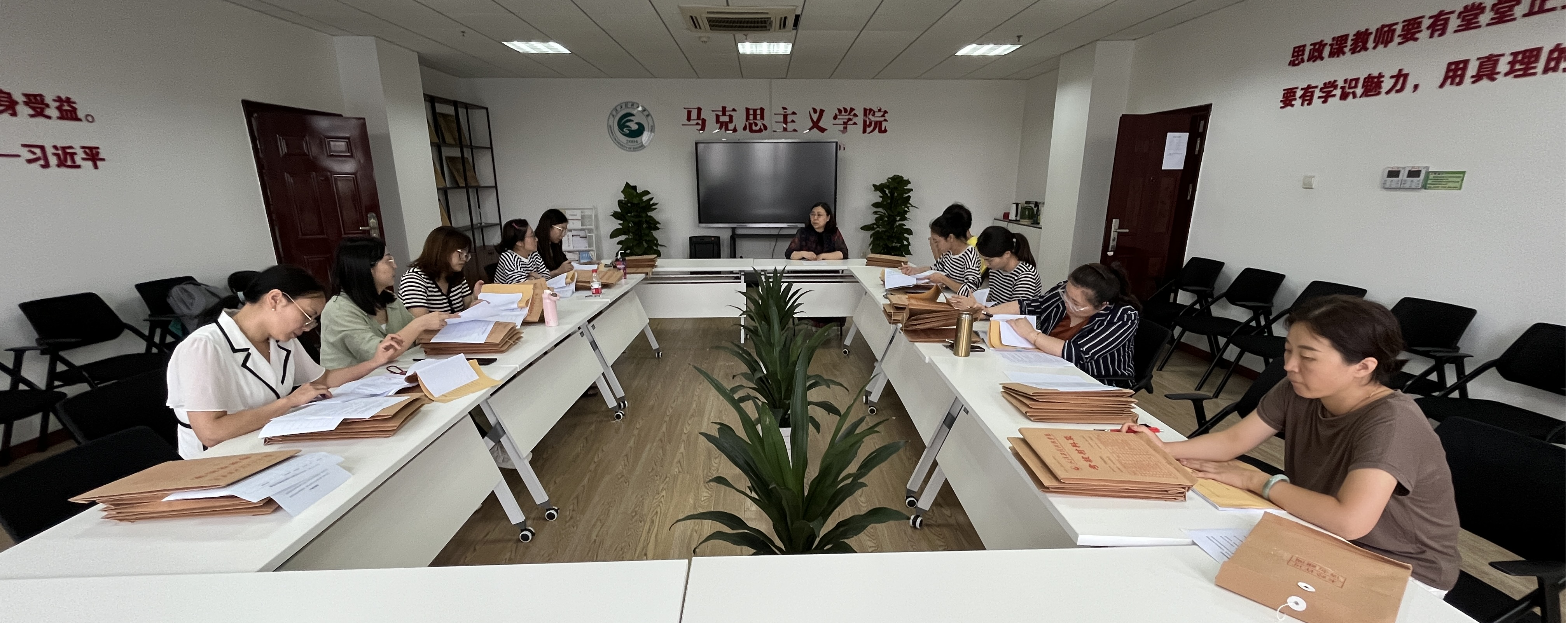 马克思主义学院开展教学材料检查活动