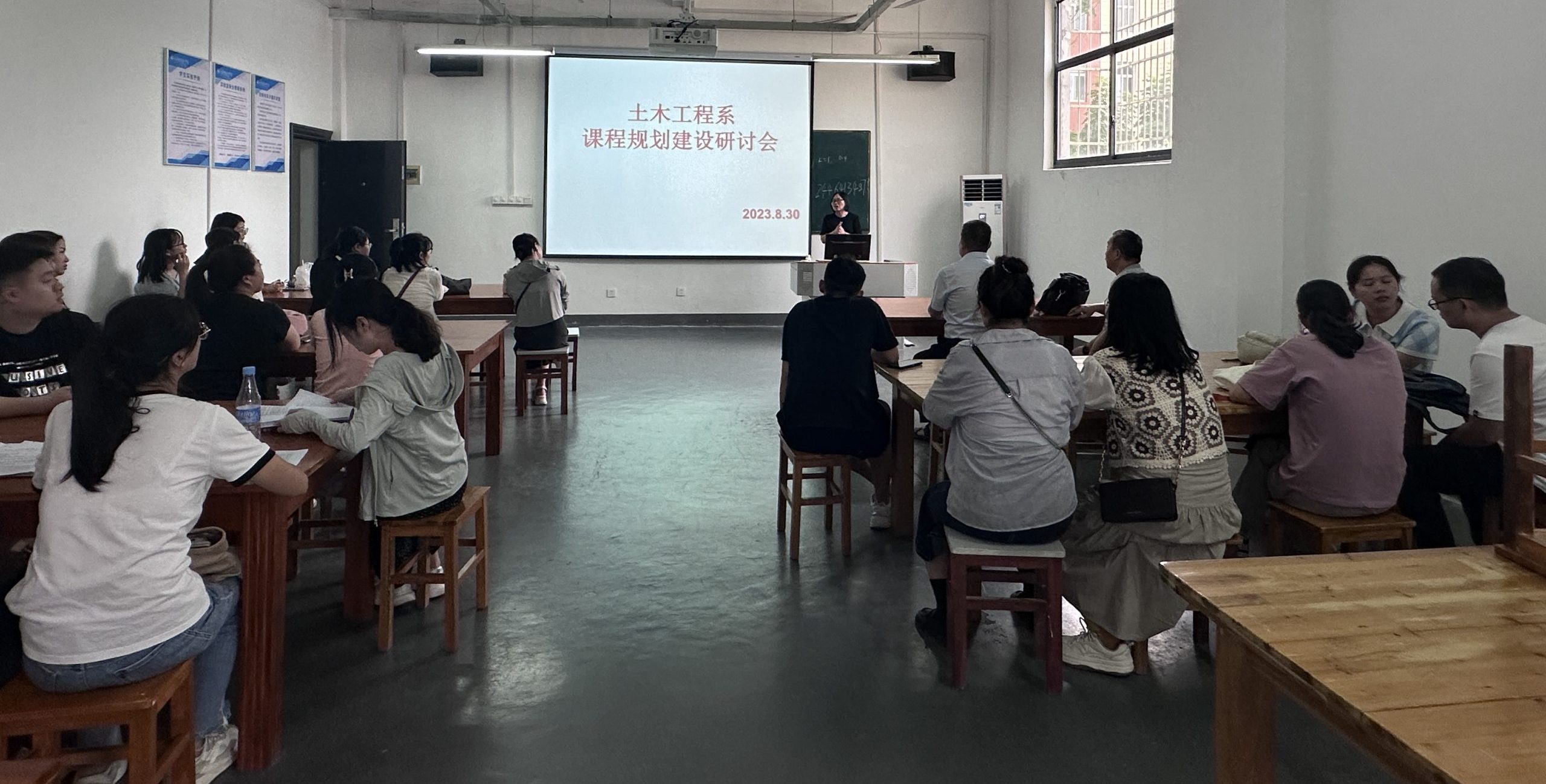 坚持标准抓质量，立足发展树形象——土木工程系开展课程规划建设活动