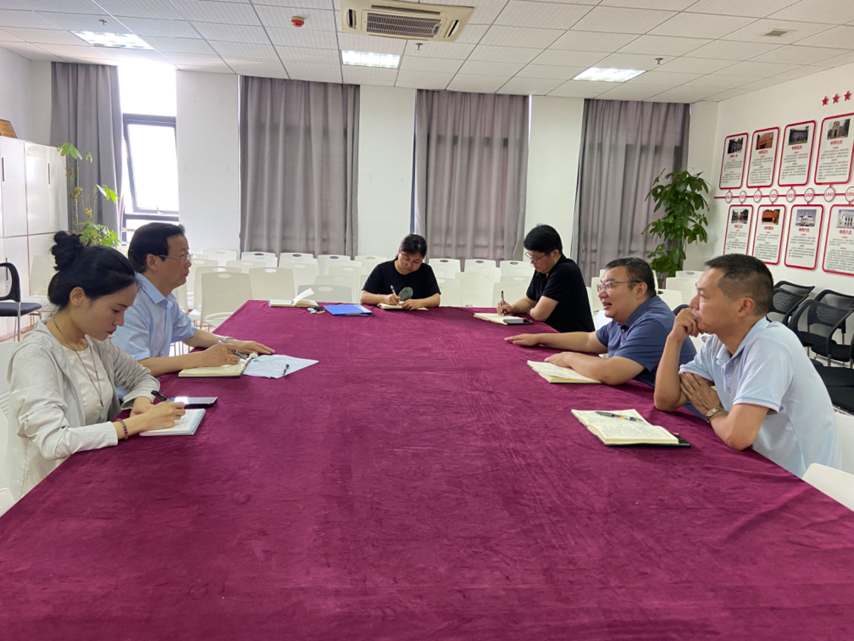 经济与管理学院召开新专业申报工作讨论会