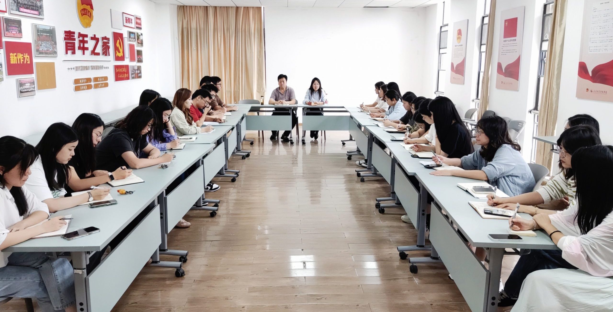 机械与工程学院召开新学期学工例会