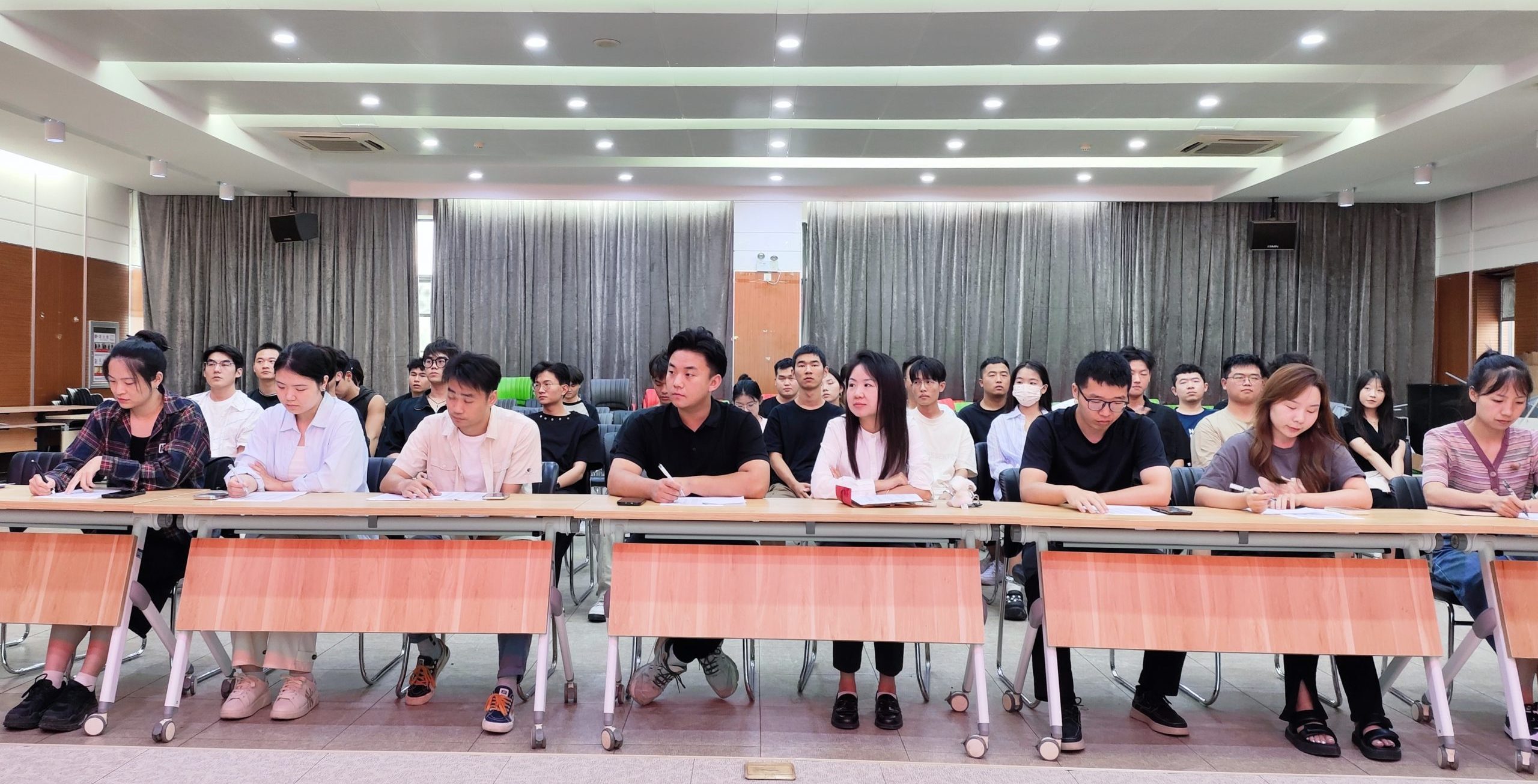 朋辈引领 青春同行 | 机械与工程学院开展2023级带班学长面试暨新生辅导员见面会