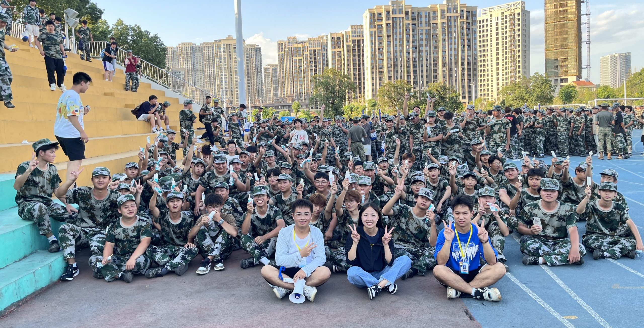 军训送清凉，老师送温暖