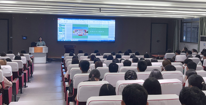 梦想起航，奋斗扬帆——经济与管理学院晚点名