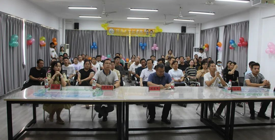 家校共育，同促成长｜经济与管理学院2023级新生家长会顺利召开