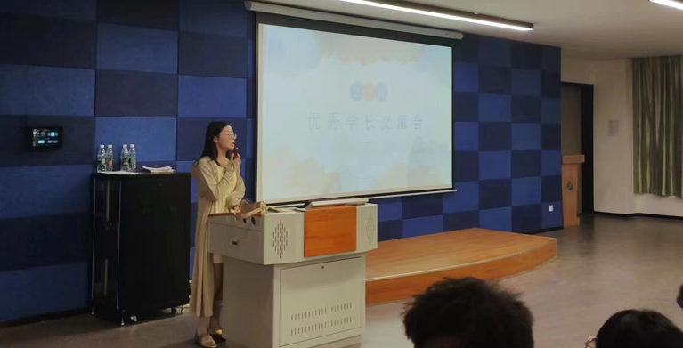 增强反诈意识 切莫“孤注一掷” 人文学院开展反诈骗教育班会