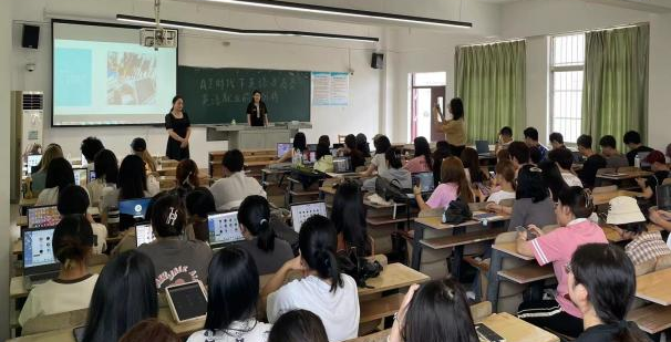 认识AI、探索未来 ——人文学院英语系“开学第一课”助力学生就业规划