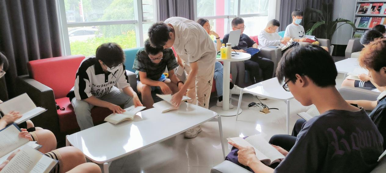 读书使青春展翅，知识让生命飞翔│机械与工程学院开展的“阅”中华文化，“读”传统经典既书香进校园读书活动正式拉开序幕！