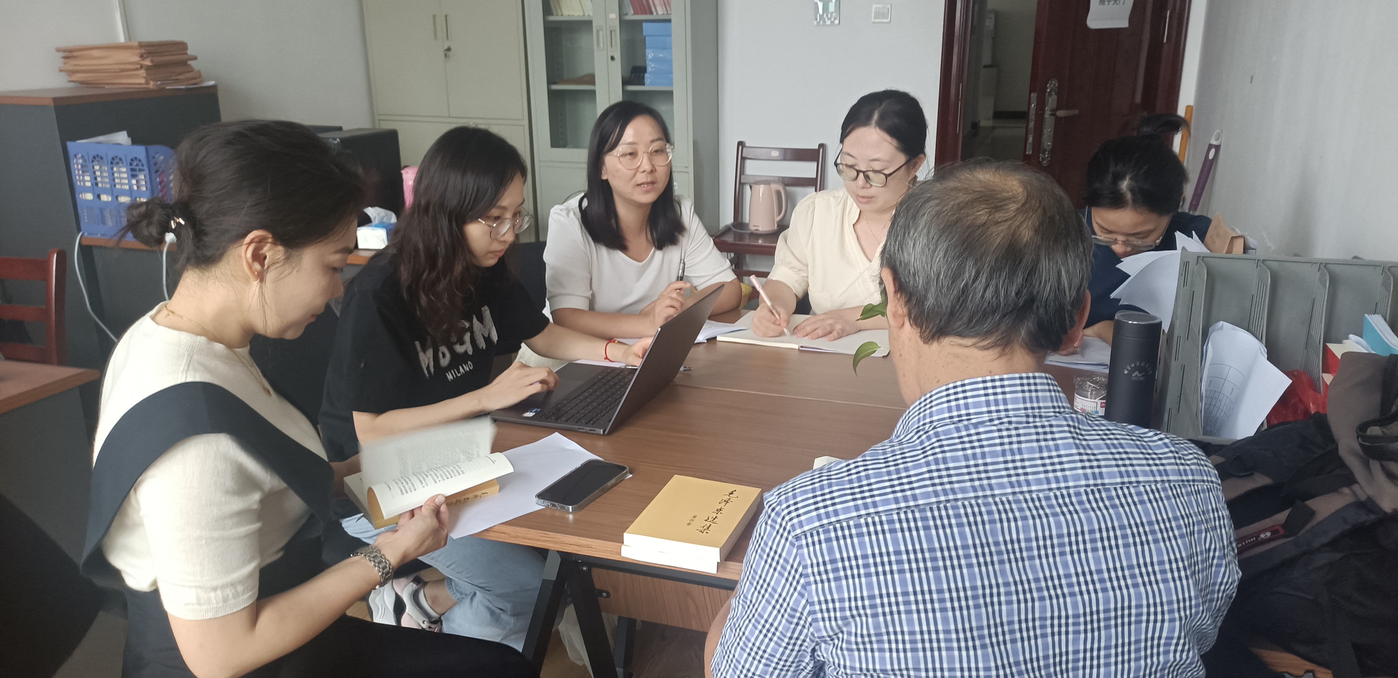 读《毛泽东选集》：悟政治大智慧——马克思主义学院毛泽东思想和中国特色社会主义理论体系概论教研室第一期读书会