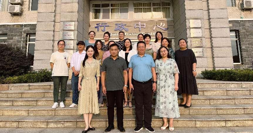 马克思主义学院院长阎占定带队到武汉东湖学院调研交流