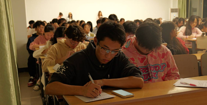 红色观影 正红色之风 人文学院举行第19期团课观影活动