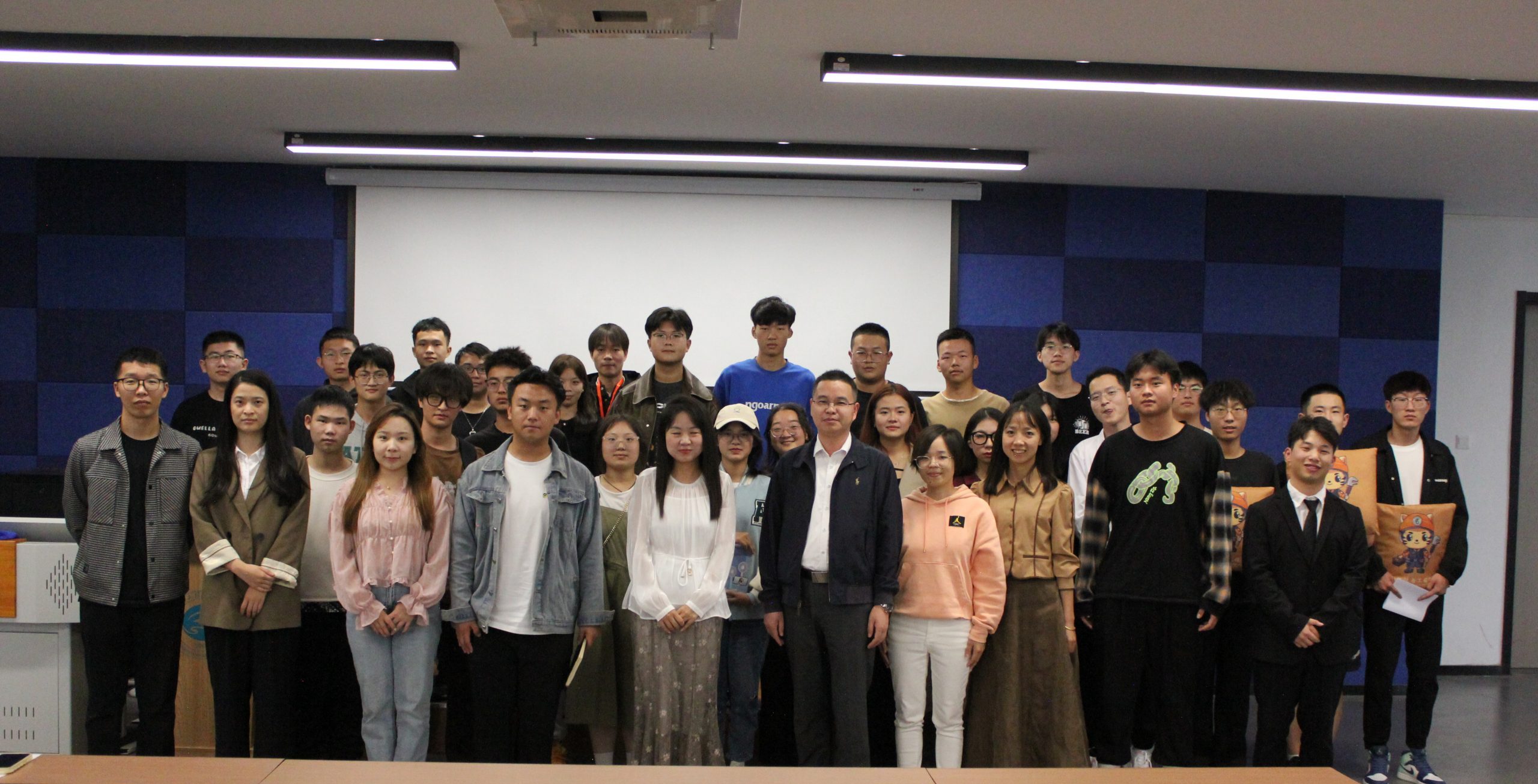 读文化内涵，塑优良学风 |机械与工程学院“阅中华文化，读传统经典”分享活动