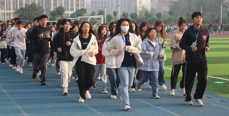 经管新生第一次早操