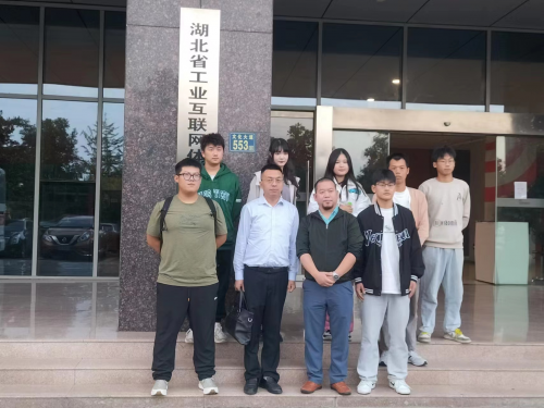 校企合作“走出去”——工商管理系教师带领学生参观“数字人”营销技术