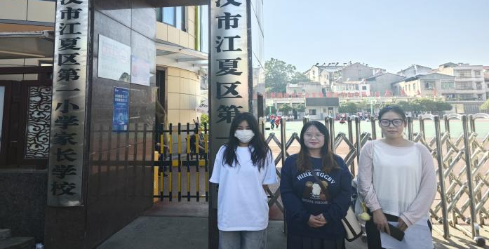 浓浓师生情 深深关怀意——英语系实习指导老师走访看望志愿实习生