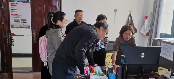 马克思主义学院综合教研室开展带领校外兼职教师做好课前准备的活动