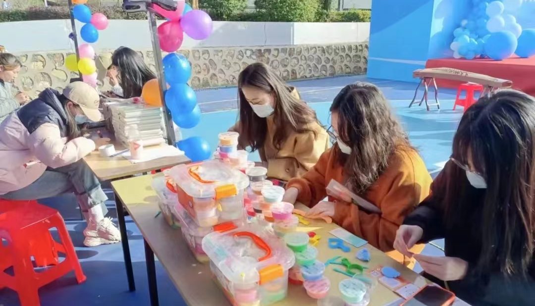 集思画作，笔下生辉丨计算机与人工智能学院“师生共创 纸画传情”活动圆满结束