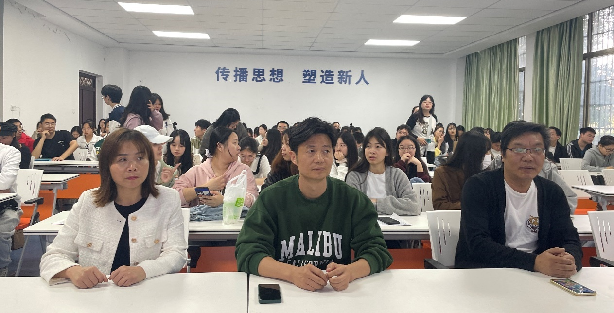 启航未来 携手迈进——人文学院英语系召开2024届毕业生实习考研动员大会