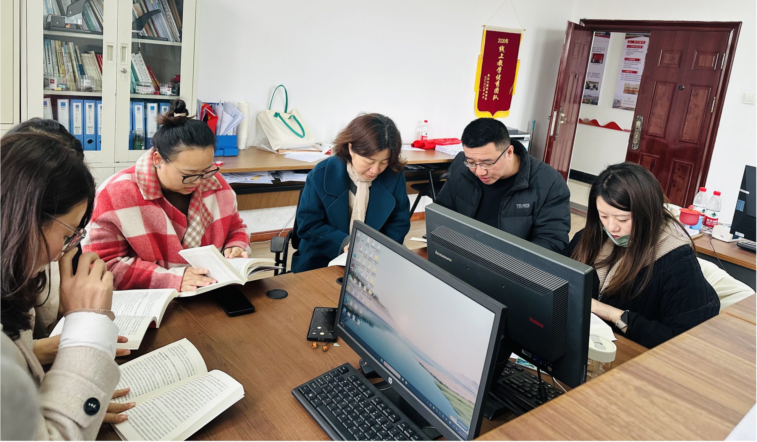 马克思主义学院综合教研室开展“爱读书、读好书、善读书”主题教育读书会