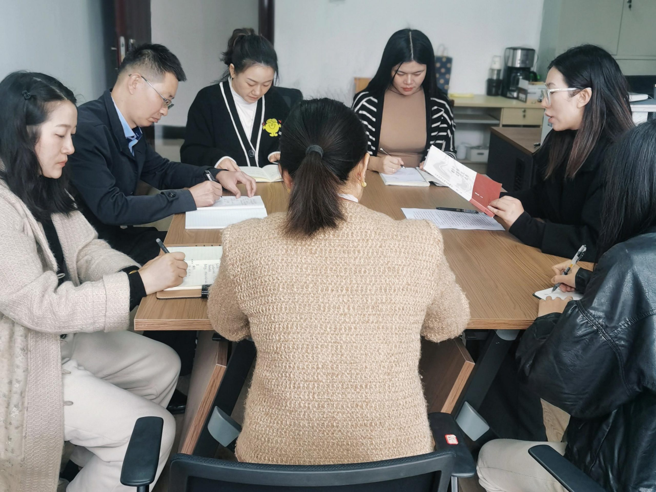 “共沐书香 分享‘悦’读“——马克思主义学院思想道德与法治教研室第二期读书会