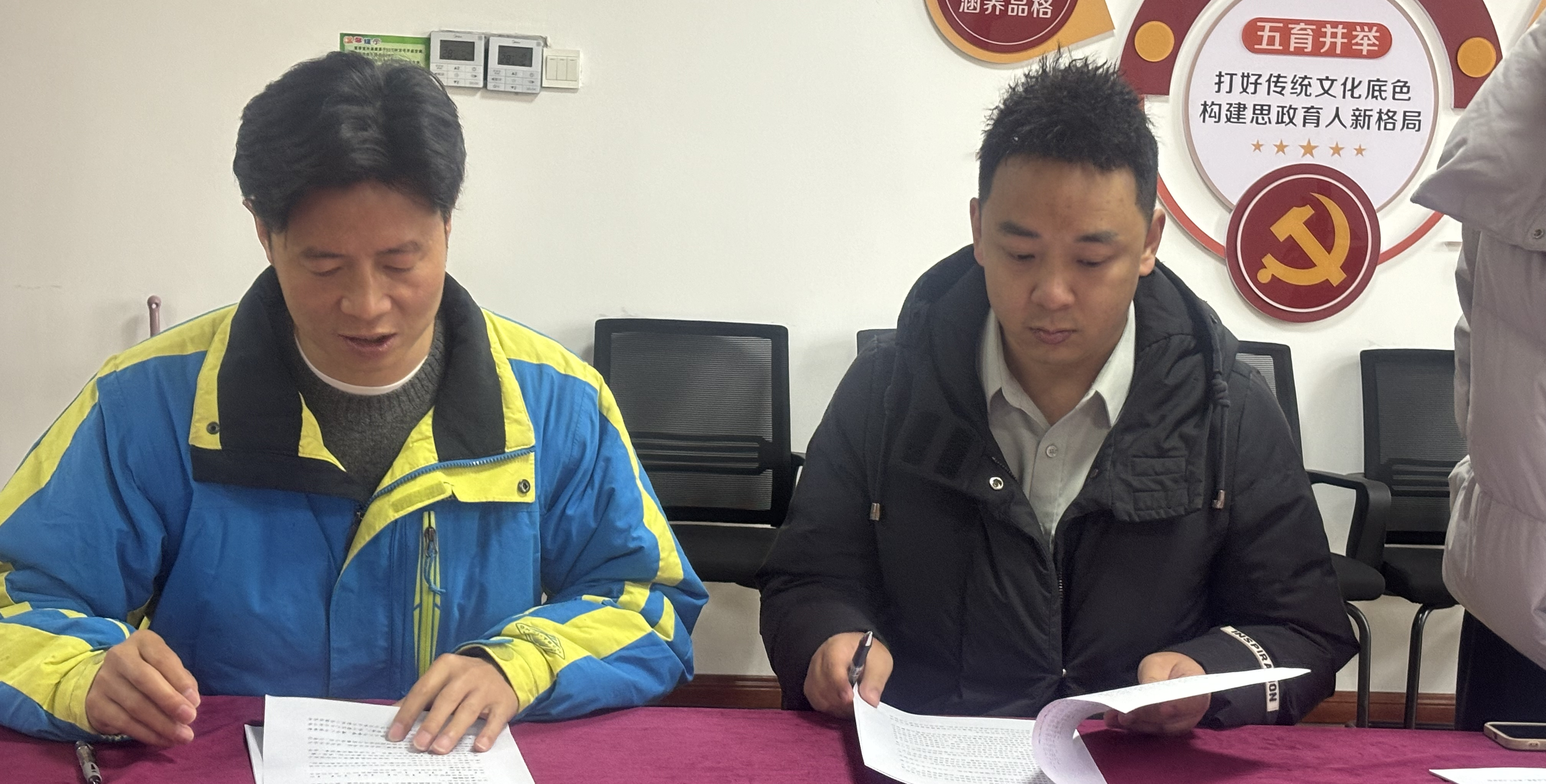 校企融合促发展 合作共赢开新局 ——人文学院与海底捞企业签署校企合作协议