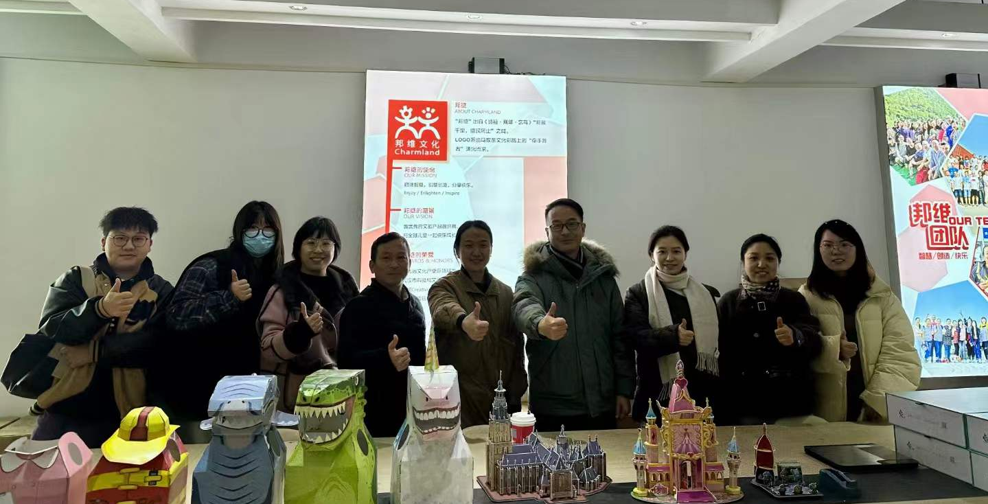 校企合作双向赋能，产教融合创新发展 | 我校视觉传达设计系师生赴邦维设计公司进行文创选品调研