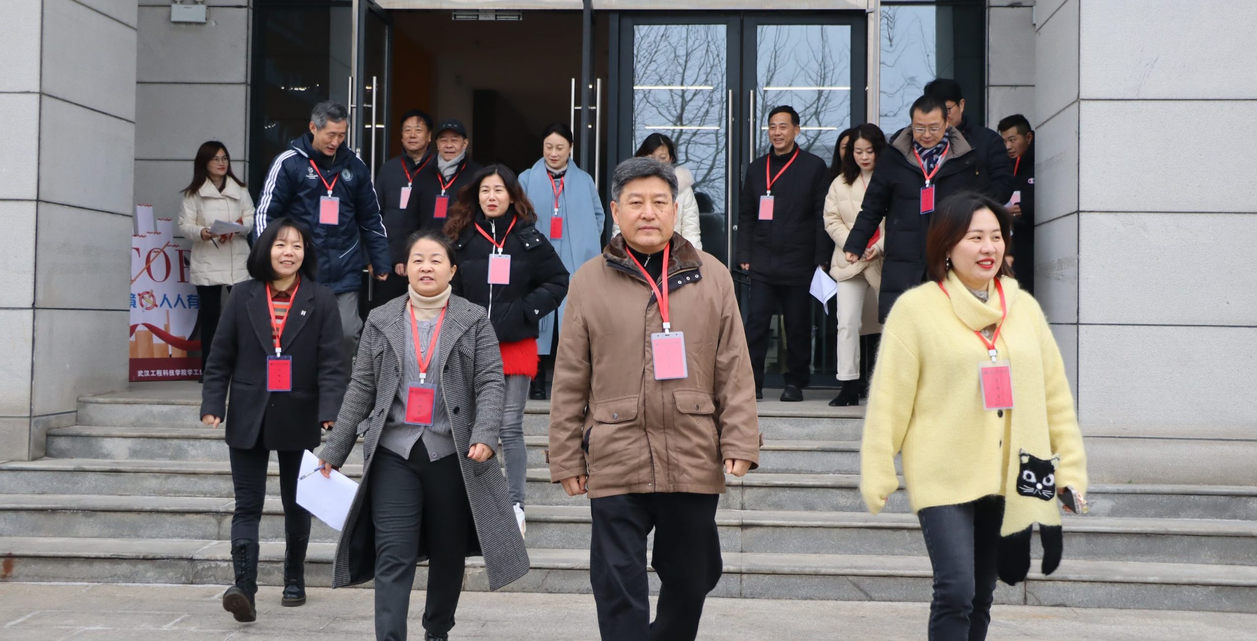 校领导走进开学第一课 师生共启龙年新学期