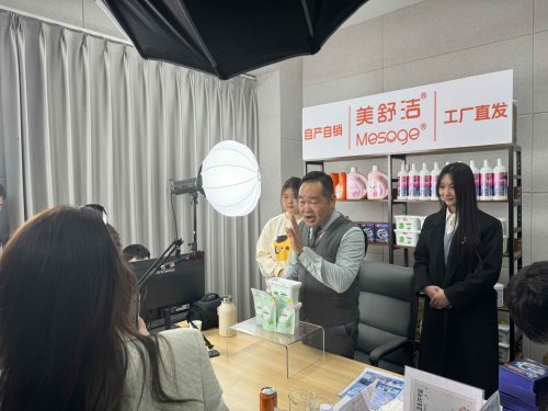 校企合作 协同育人——企业董事长把直播现场搬进我校