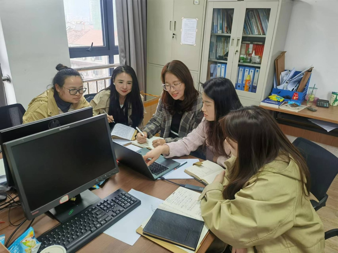 学悟两会精神，凝聚奋斗力量——马院教工直属党支部第六党小组集中学习会