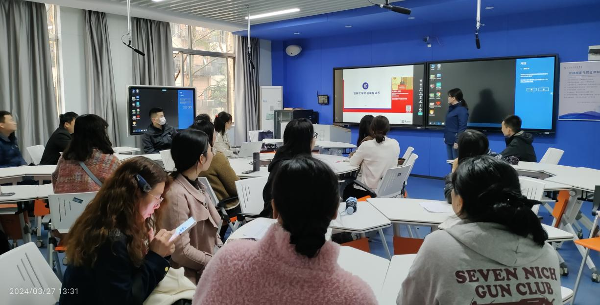 公共外语教学部参加第八届全国高等学校外语教育改革与发展高端论坛学习与讨论