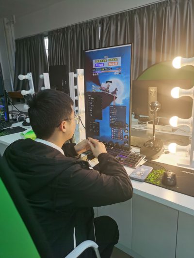 校企合作开启新篇章：雅欣传媒直播实习项目火热启动