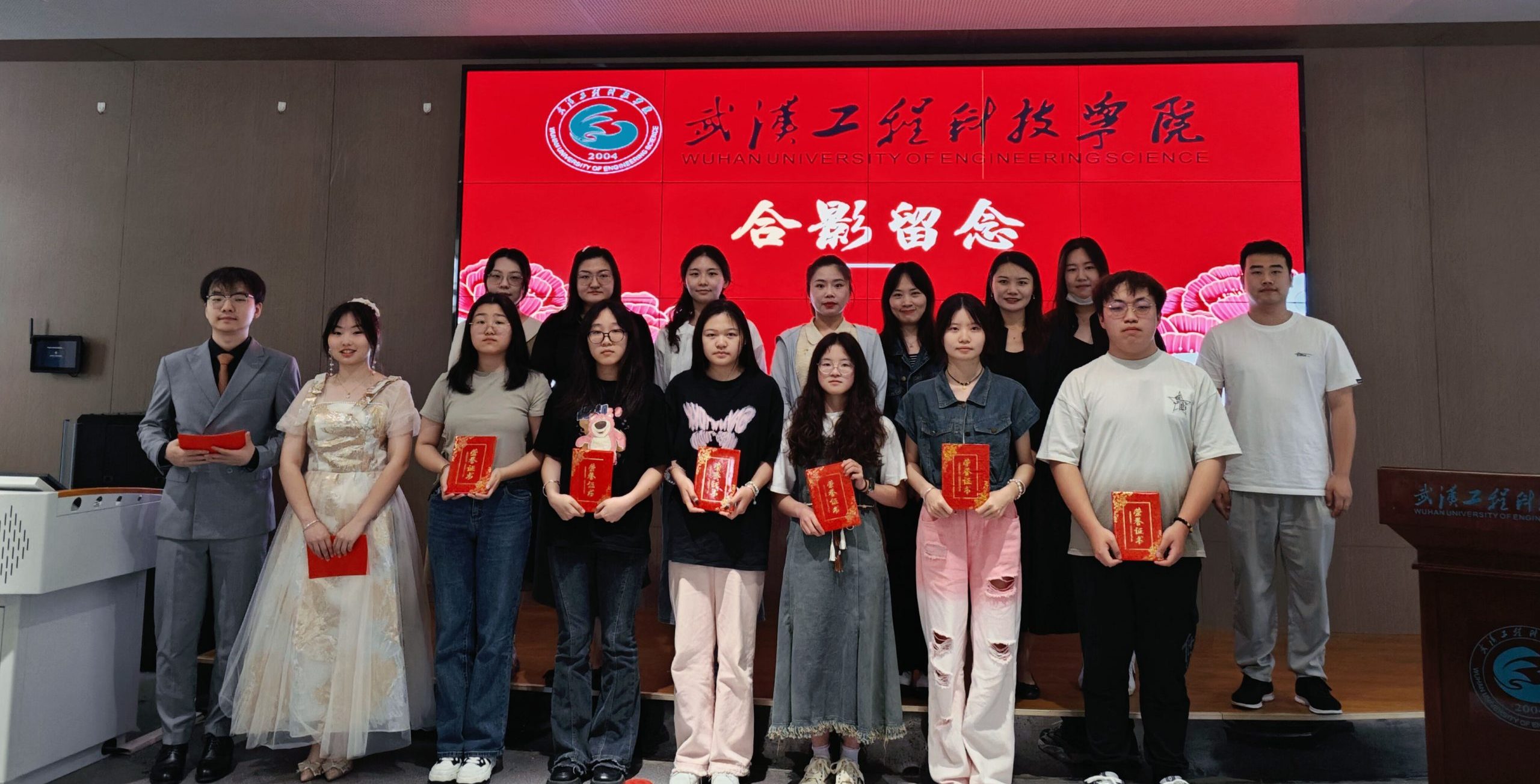 课堂笔记展风采 落笔生花绘人生 ——人文学院举办“课堂笔记展”表彰仪式